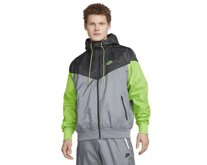 <span class="text-styled__StyledSpan-sc-d280c10c-1 dvOaRP">Nike< span>کت بارانی M Nk Wvn Lnd Wr Hd Jkt