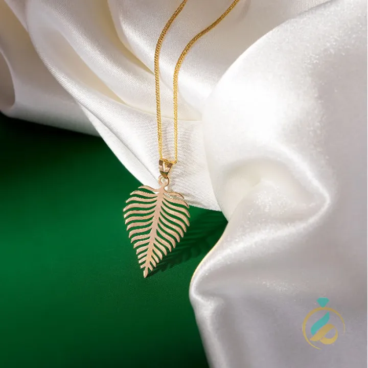 گردنبند مینیمال برگ زرد