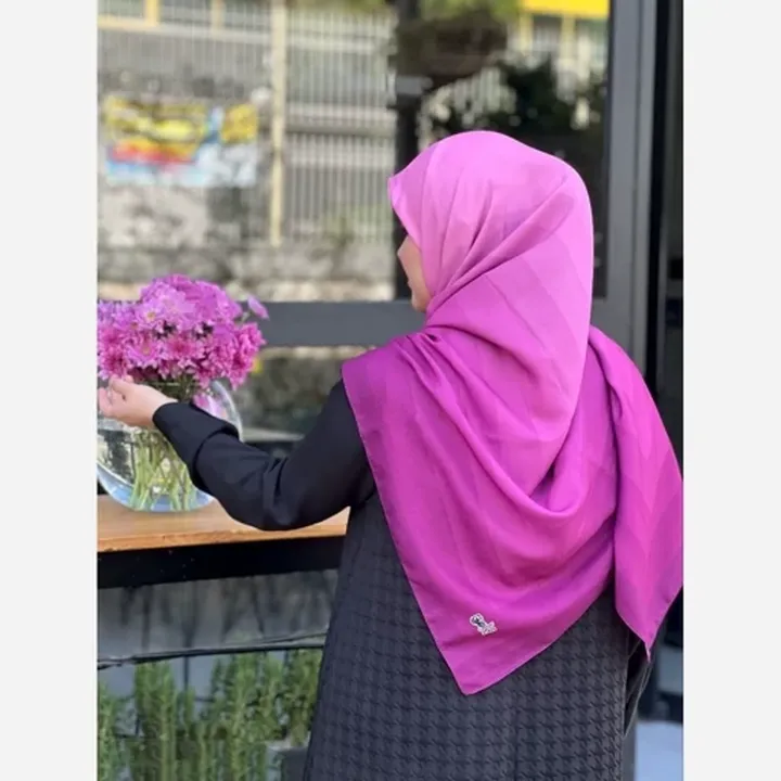 روسری نخی طرح طیفی پله ای رنگ صورتی سرخابی (کد10)