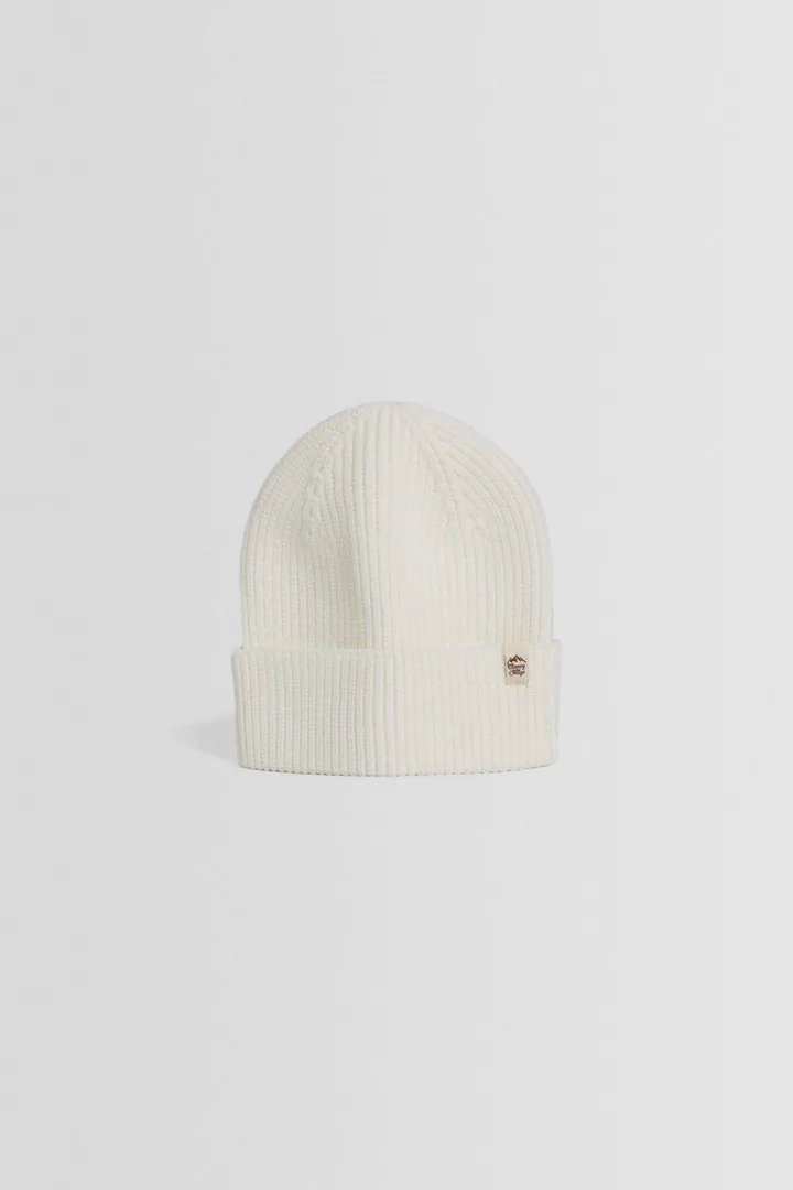 <span class="text-styled__StyledSpan-sc-d280c10c-1 dvOaRP">Bershka< span>Beanie با جزئیات برچسب