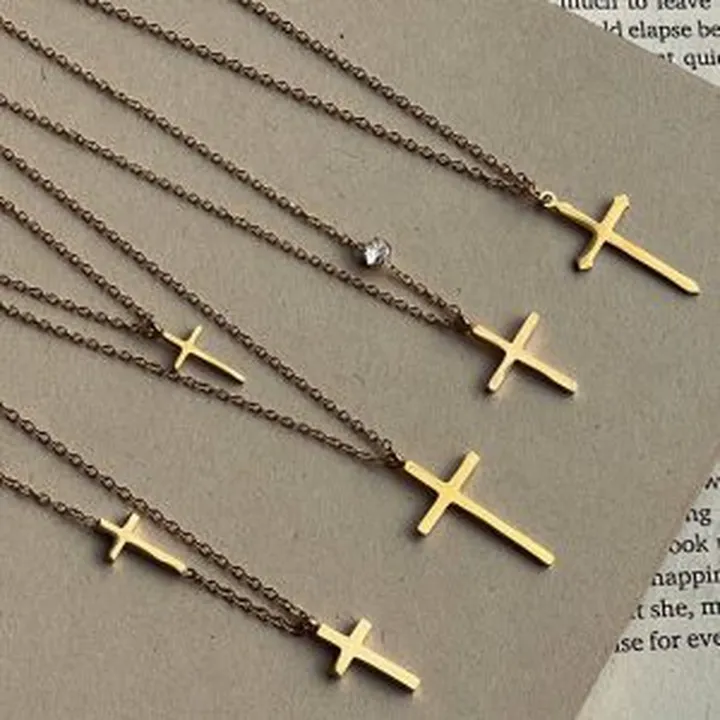 گردنبند های طرح صلیب