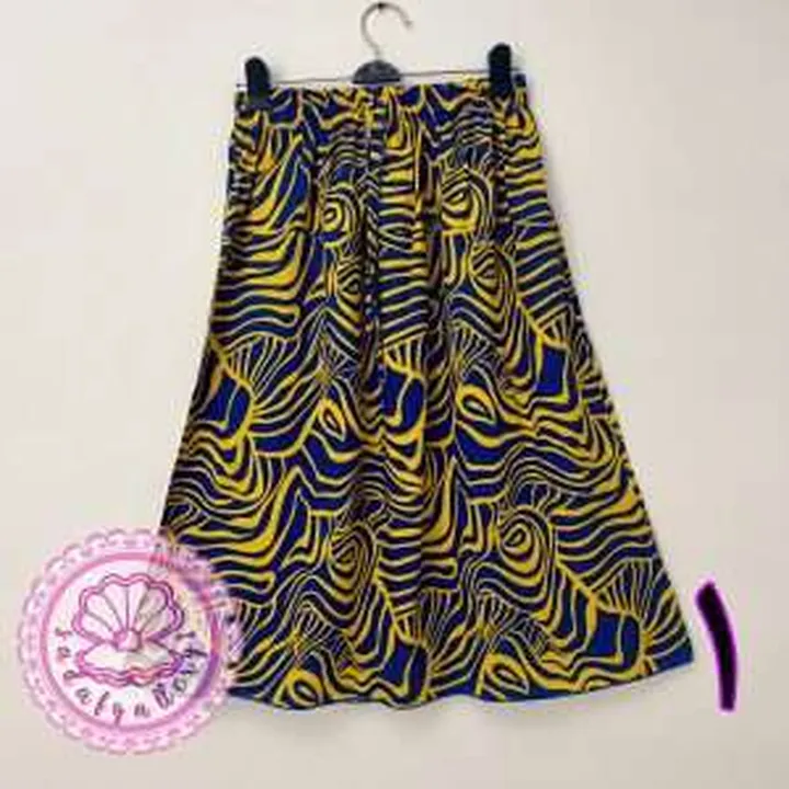 دامن کوتاه نخی خارجی در طرح های متنوعدر رنگبندی متنوع(کد1352)