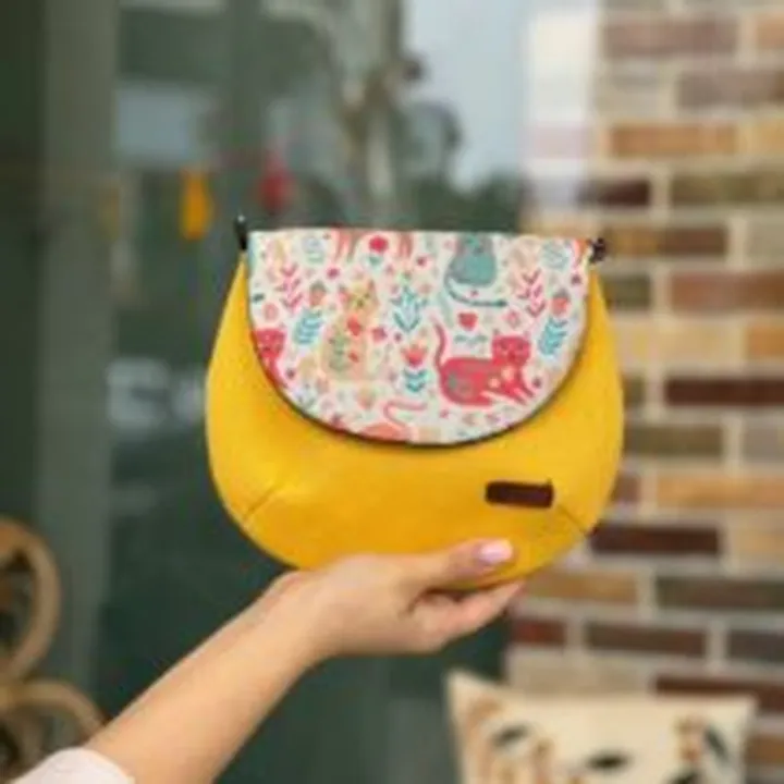 کیف نقلی زرد طرح گربه