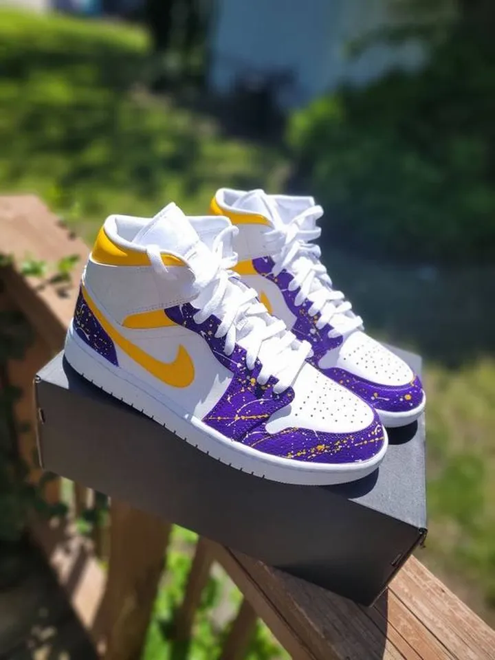 کفش جردن ۱ زنانه کاستوم طرح Purple yellow nike logo