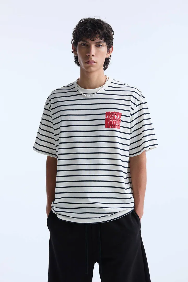 <span class="text-styled__StyledSpan-sc-d280c10c-1 dvOaRP">Pull & Bear< span>تیشرت با آرم قرمز و راه راه