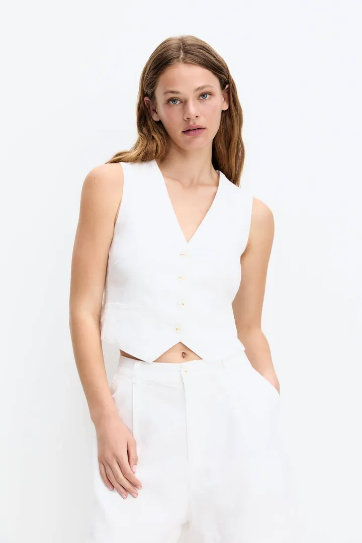 <span class="text-styled__StyledSpan-sc-d280c10c-1 dvOaRP">Pull & Bear< span>جلیقه روستیک اولیه