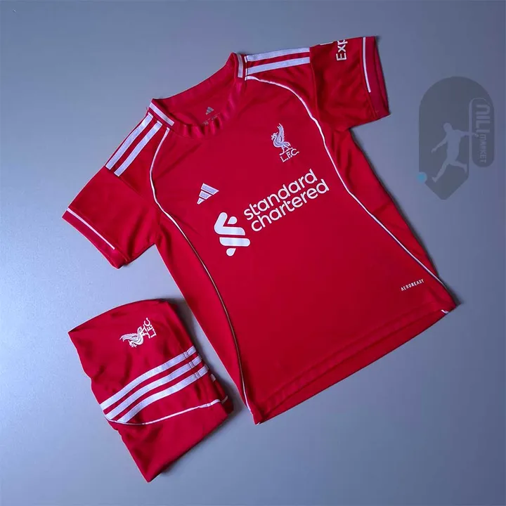 لباس اول لیورپول - بچگانه (ورژن هوادار - فصل 2025 2026) به همراه شورت ورزشی