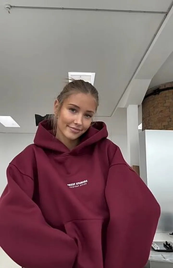 هودی چری استودیو studio ✨ کد 107