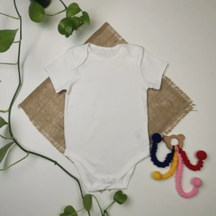 بادی نوزادی آستین کوتاه طرح جلوبسته سفید رنگ