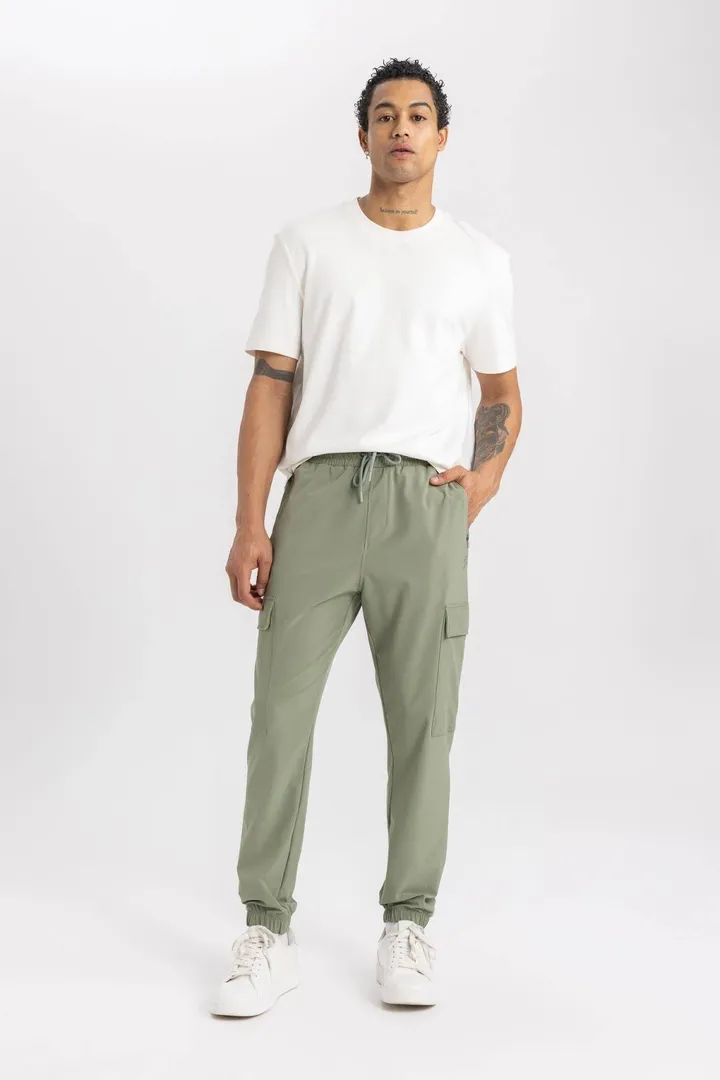 <span class="text-styled__StyledSpan-sc-d280c10c-1 dvOaRP">Defacto< span>Fit Standard Fit Woven Atlette Jogger with Cargo Pocket C1883ax23wn