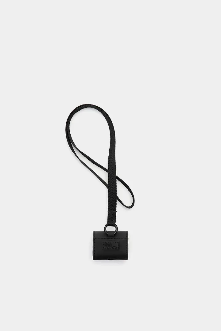 <span class="text-styled__StyledSpan-sc-d280c10c-1 dvOaRP">Pull & Bear< span>کیس AirPods