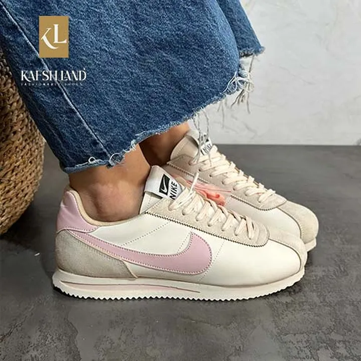 نایک کورتز صورتی