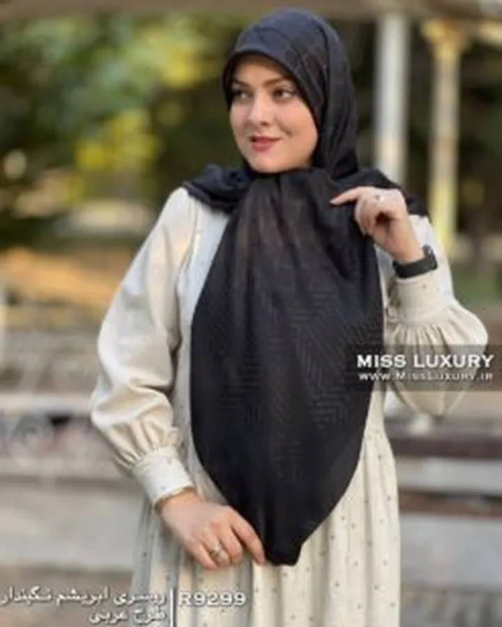 روسری ابریشم نگین دار طرح عربی R9299