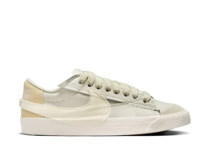 <span class="text-styled__StyledSpan-sc-d280c10c-1 dvOaRP">Nike< span>کفش های روزانه W Blazer Low '77 Jumbo