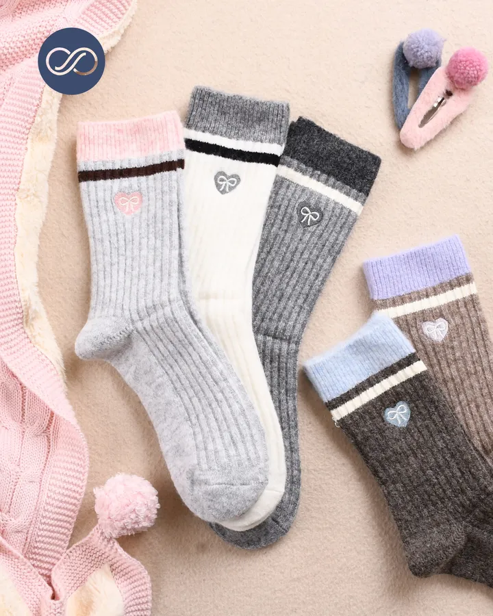 جوراب پشمی گلدوزی 000689