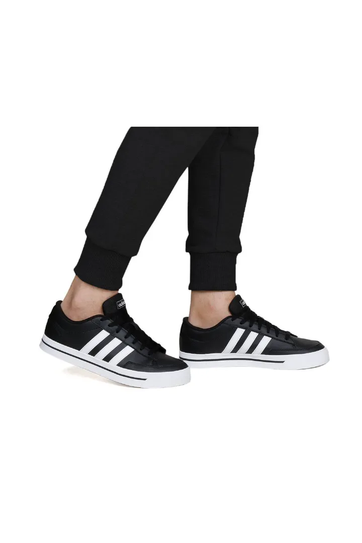 <span class="text-styled__StyledSpan-sc-d280c10c-1 dvOaRP">adidas< span>کفش اسپرت مردانه سبز سفید پایه Advantage Gw2063