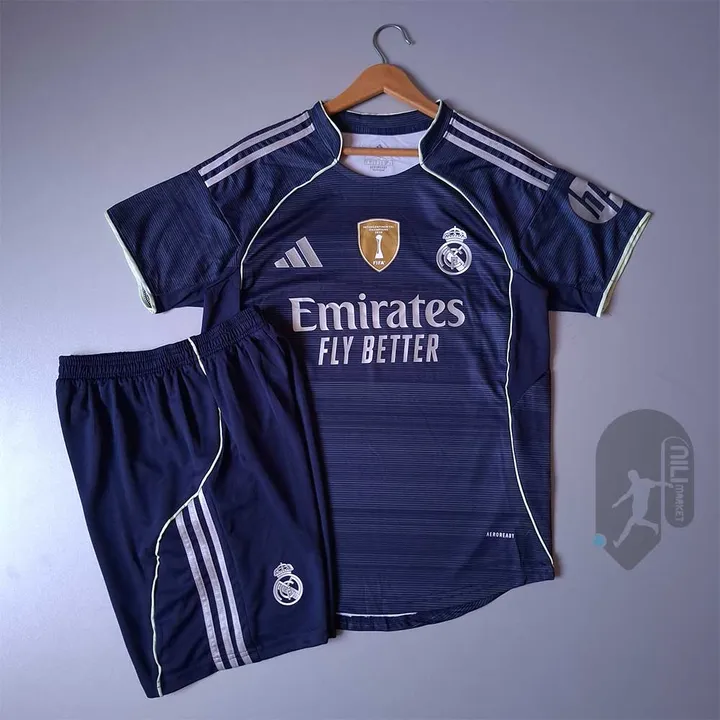لباس دوم رئال مادرید ( ورژن پلیر - فصل 2025 2026) به همراه شورت ورزشی