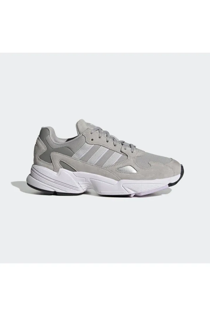 <span class="text-styled__StyledSpan-sc-d280c10c-1 dvOaRP">adidas< span>کفش دویدن زنانه آلفابونس HP6149 مشکی