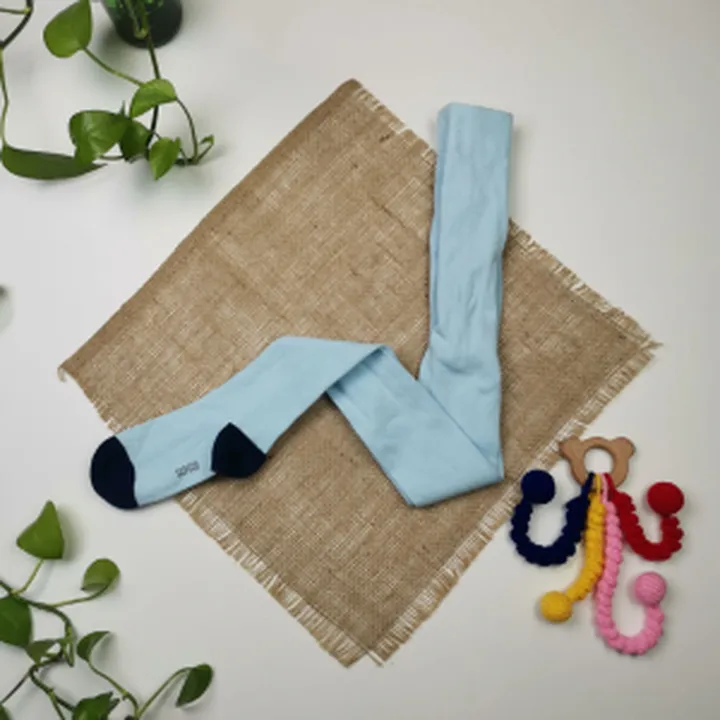 جوراب شلواری آبی یخی رنگ