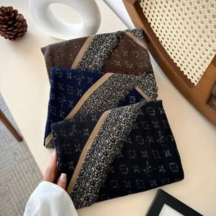 شال برشکا طرحدار پاییزه