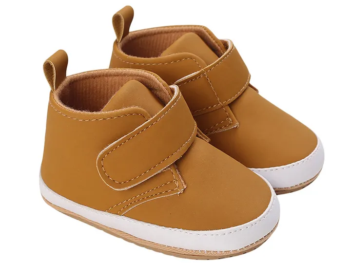 پاپوش نیم ساق استپ دار نوزادی مدل چسبی رنگ شتری