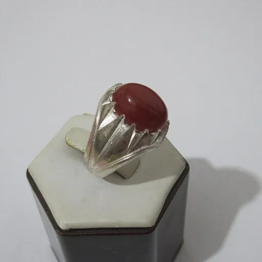 انگشتر مردانه دارای رگه عقیق اصل
