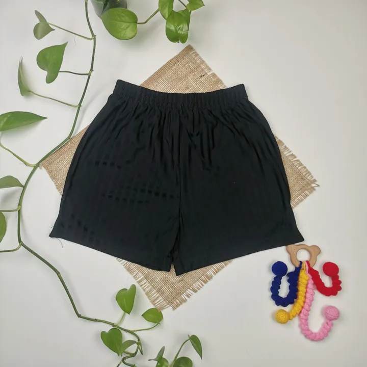 شلوارک نوزادی پسرانه برند Tu طرح راه راه بغل چاک دار مشکی رنگ – 11 سال