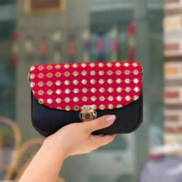 کیف سوزندوزی نارگل آینه ای سرخابی