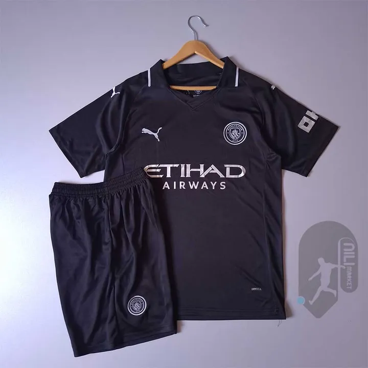 لباس دوم منچسترسیتی (ورژن هوادار -  فصل 2025 2026) به همراه شورت ورزشی