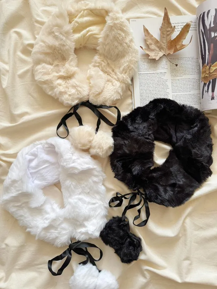 شال خز پوم دار