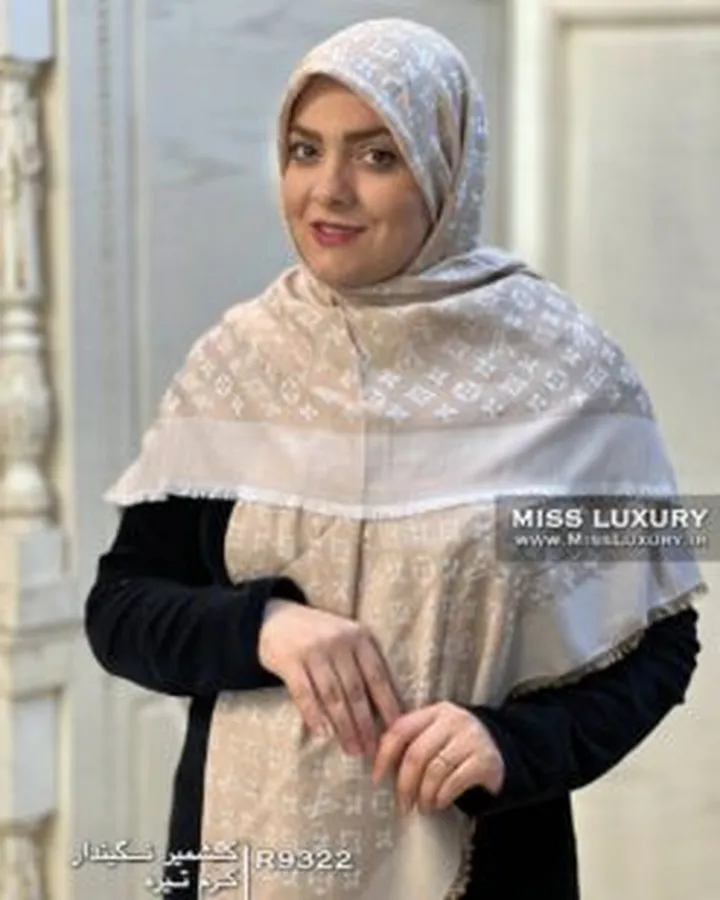 روسری کشمیر نگیندار کرم تیره R9322