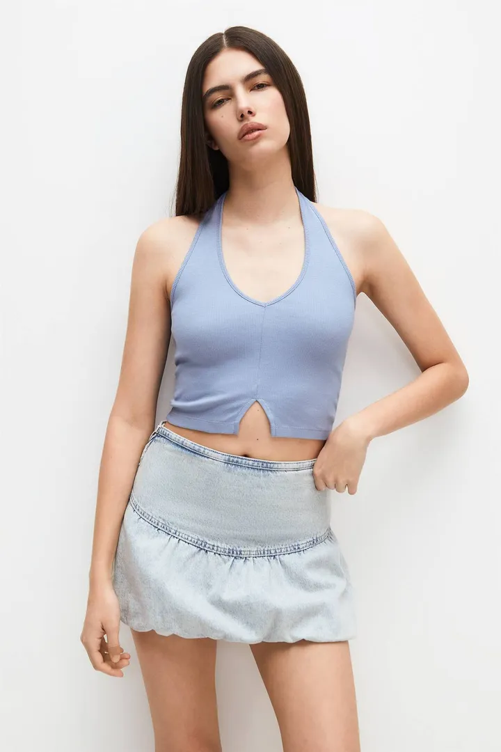 <span class="text-styled__StyledSpan-sc-d280c10c-1 dvOaRP">Pull & Bear< span>بالای یقه هالتر با شکاف