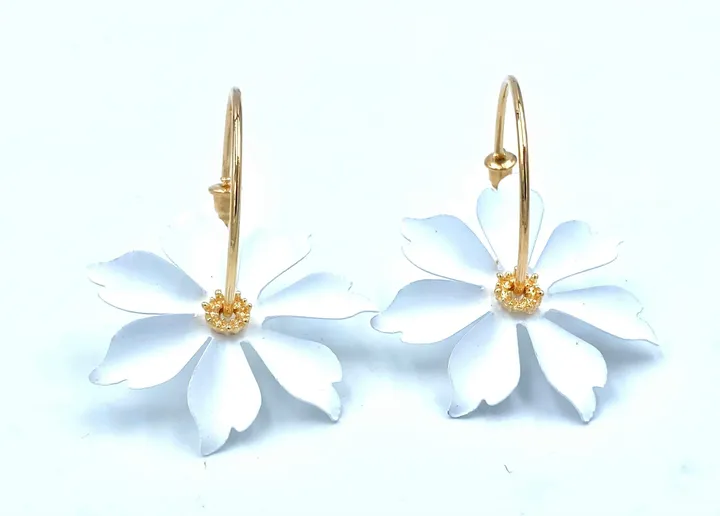 گوشواره دخترانه سیلیکونی گل سفید