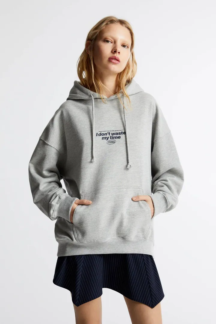 <span class="text-styled__StyledSpan-sc-d280c10c-1 dvOaRP">Pull & Bear< span>سویشرت سرپوش خاکستری