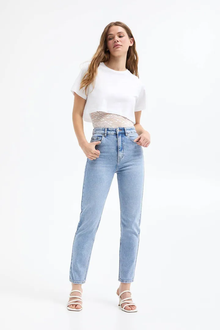 <span class="text-styled__StyledSpan-sc-d280c10c-1 dvOaRP">Pull & Bear< span>شلوار جین مامان راحتی مناسب