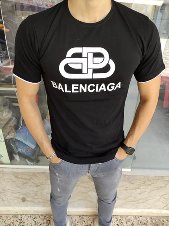 تیشرت مشکی با طرح Balenciaga