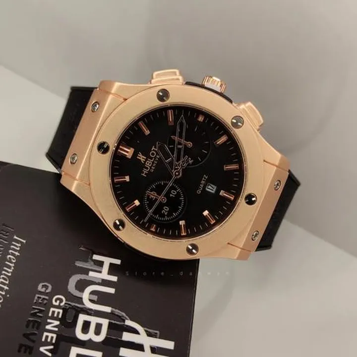 ست ساعت هابلوت HUBLOT تقویم دار (رنگ مشکی دور  طلایی ) کد 10292به همراه جعبه شکیل