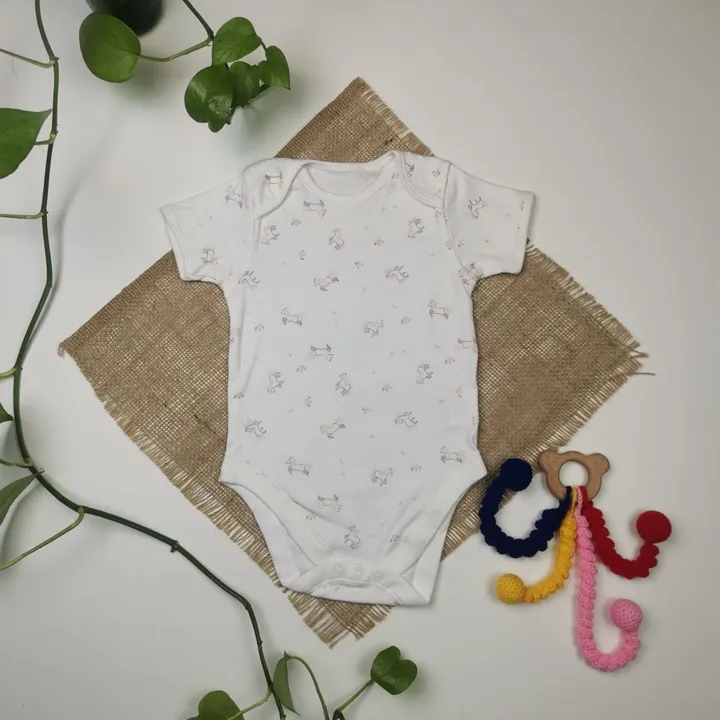 بادی نوزادی دخترانه آستین کوتاه طرح یونیکورن سفید رنگ – 12-18 ماه