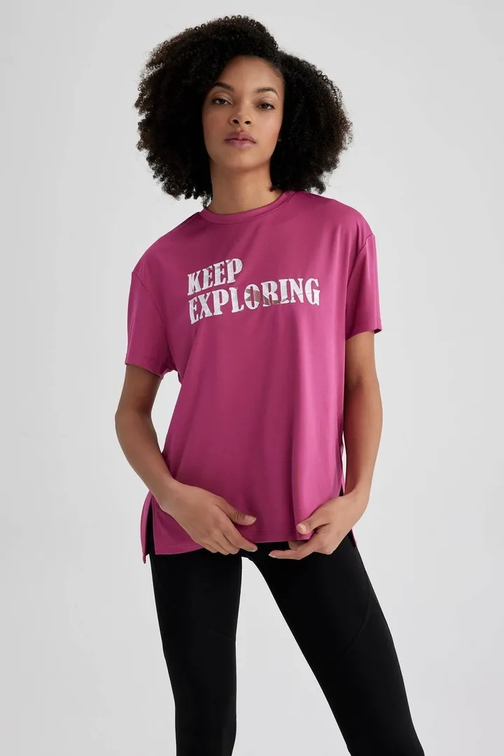 Defactoتیشرت آستین کوتاه ورزشکار چاپ شده با شعار Fit Loose Fit Crew