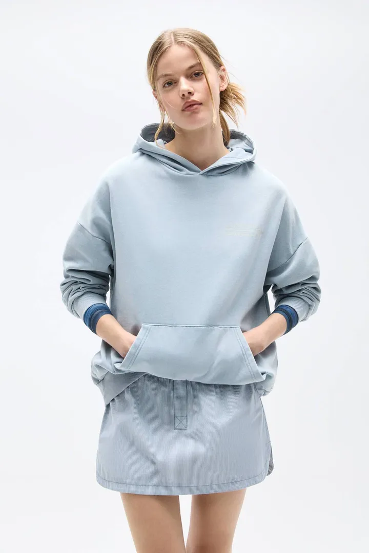 <span class="text-styled__StyledSpan-sc-d280c10c-1 dvOaRP">Pull & Bear< span>سوئیشرت کلاه دار