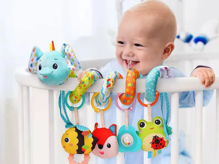 آویز تخت و کریر مارپیچی موزیکال و جغجغه ای عروسکی به همراه دندانگیر سیلیک ونی سوزی SOZZY