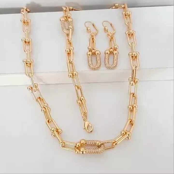 سرویس تیفانی نگیندار فوق العاده شیک جنس وارداتی رنگ ثابت ورق بزنید لطفا 