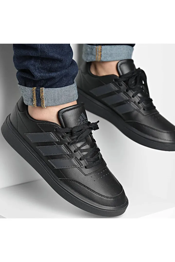 <span class="text-styled__StyledSpan-sc-d280c10c-1 dvOaRP">adidas< span>محوطه