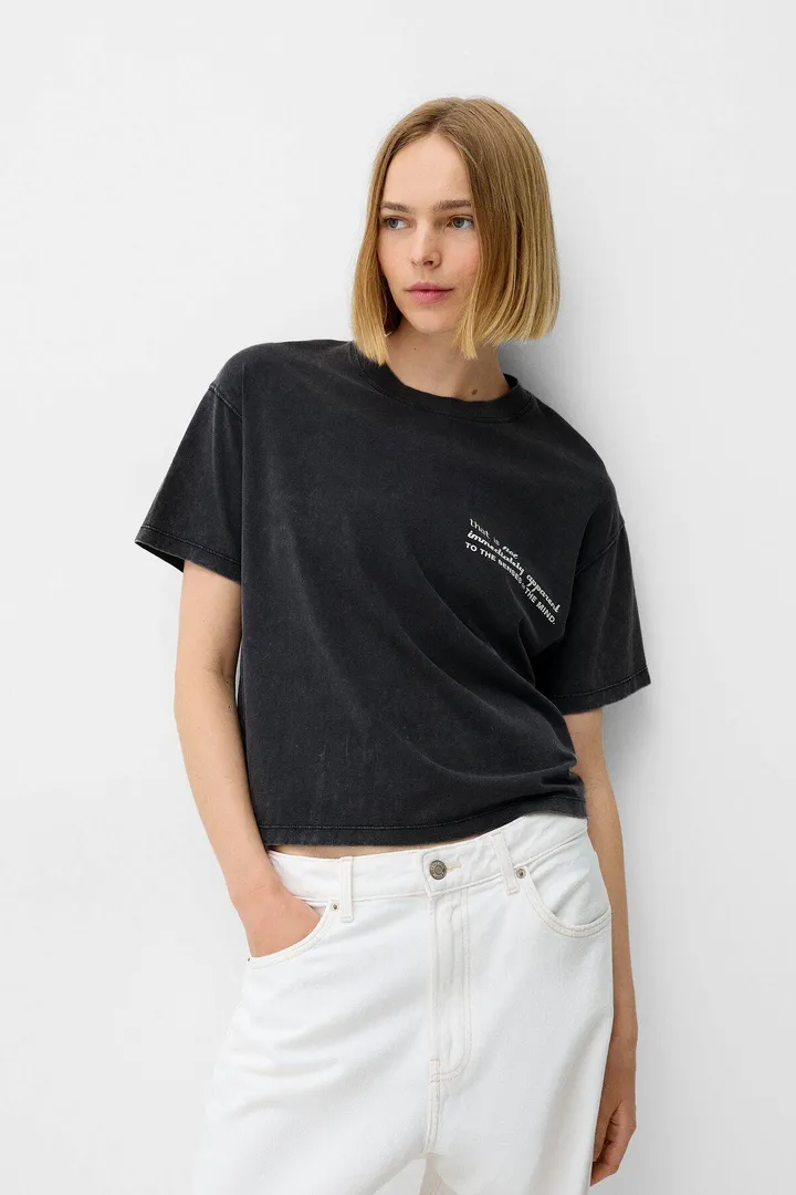 <span class="text-styled__StyledSpan-sc-d280c10c-1 dvOaRP">Bershka< span>تیشرت آستین کوتاه با �جلوه کم رنگ