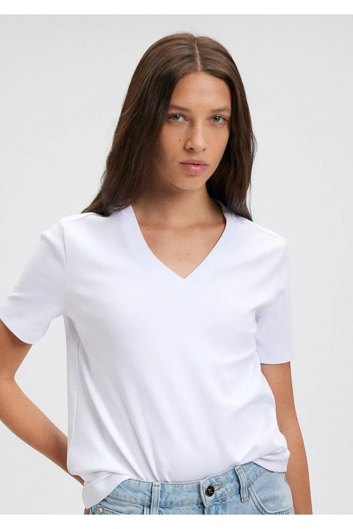 <span class="text-styled__StyledSpan-sc-d280c10c-1 dvOaRP">Mavi< span>تیشرت V-Neck White Basic Fit Regular Fit   Normal Cut -620