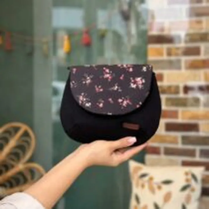 کیف نقلی مشکی گل ریز