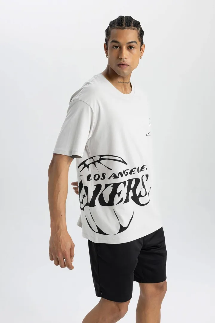 <span class="text-styled__StyledSpan-sc-d280c10c-1 dvOaRP">Defacto< span>Fit Nba Los Angeles Lakers Boxy Fit Crew Neck T-shirt B9895ax24sm