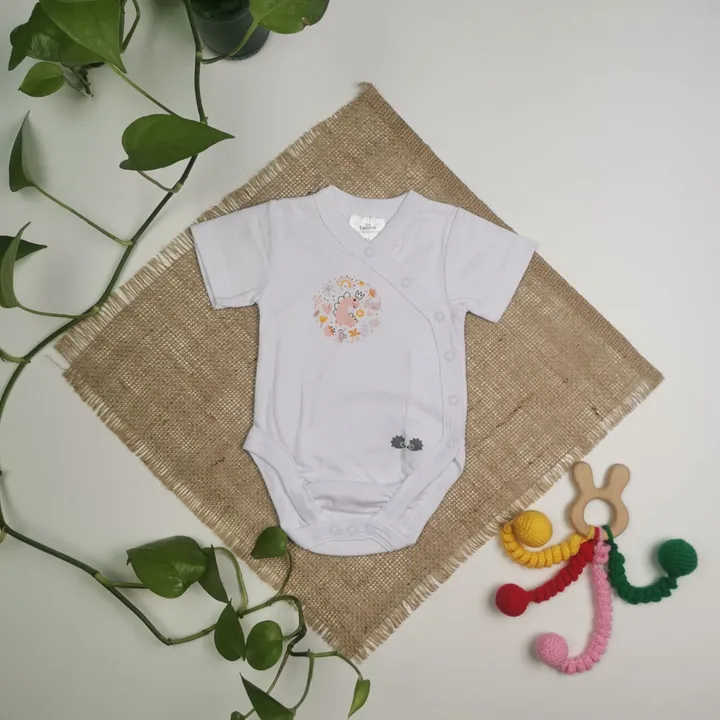 بادی نوزادی دخترانه آستین کوتاه برند twins طرح دایناسور گلبهی رنگ