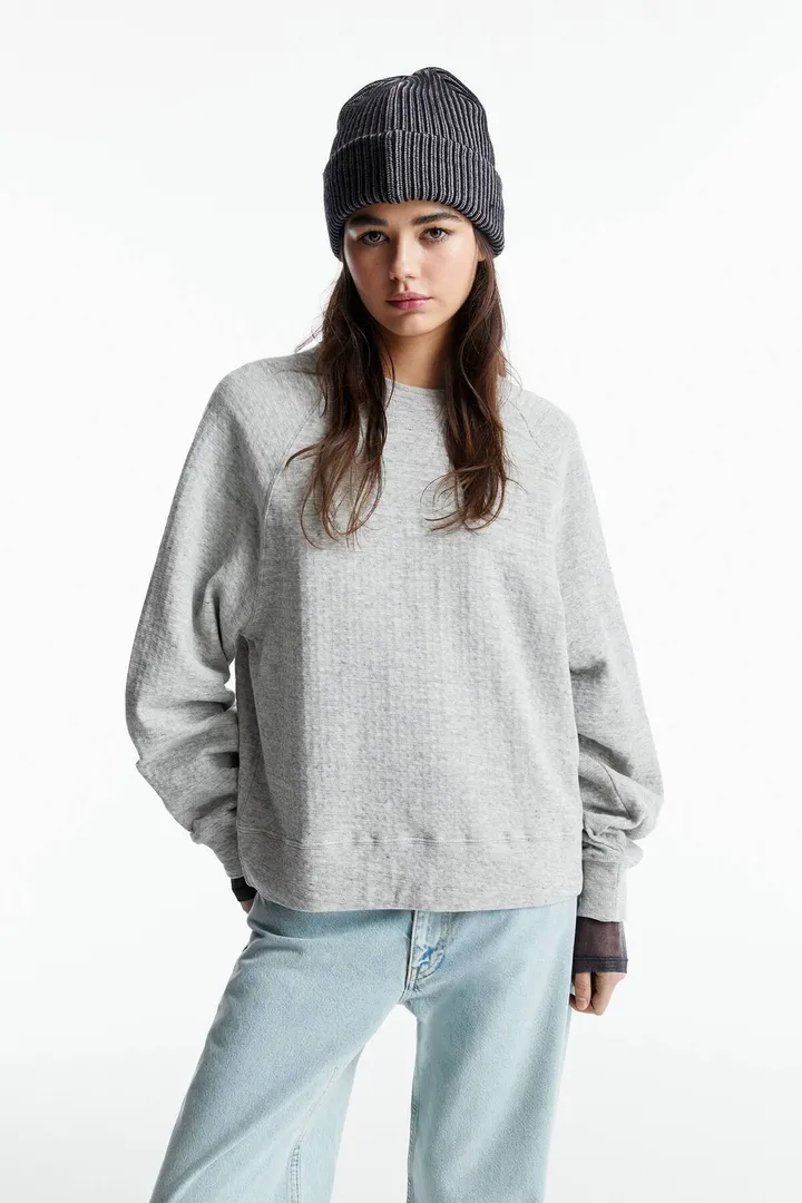 <span class="text-styled__StyledSpan-sc-d280c10c-1 dvOaRP">Pull & Bear< span>سویشرت بافت خاکستری