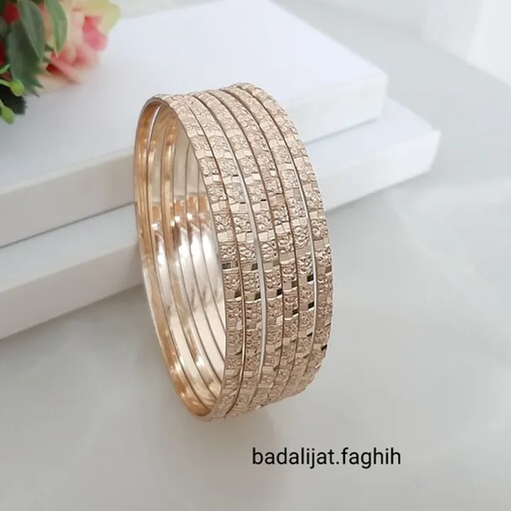 پک 6 تایی النگو طلاروس وارداتی بسیار با کیفیت و کاملا رنگ ثابت و مناسب استفاده دائم ورق بزنید لطفا